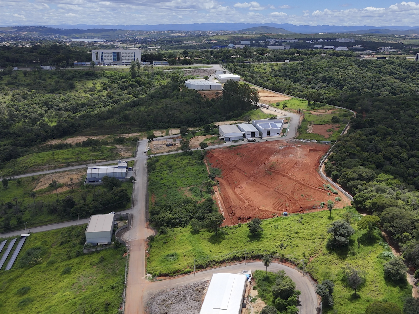 Lote disponível no Metropolitan Business Center pronto para construção